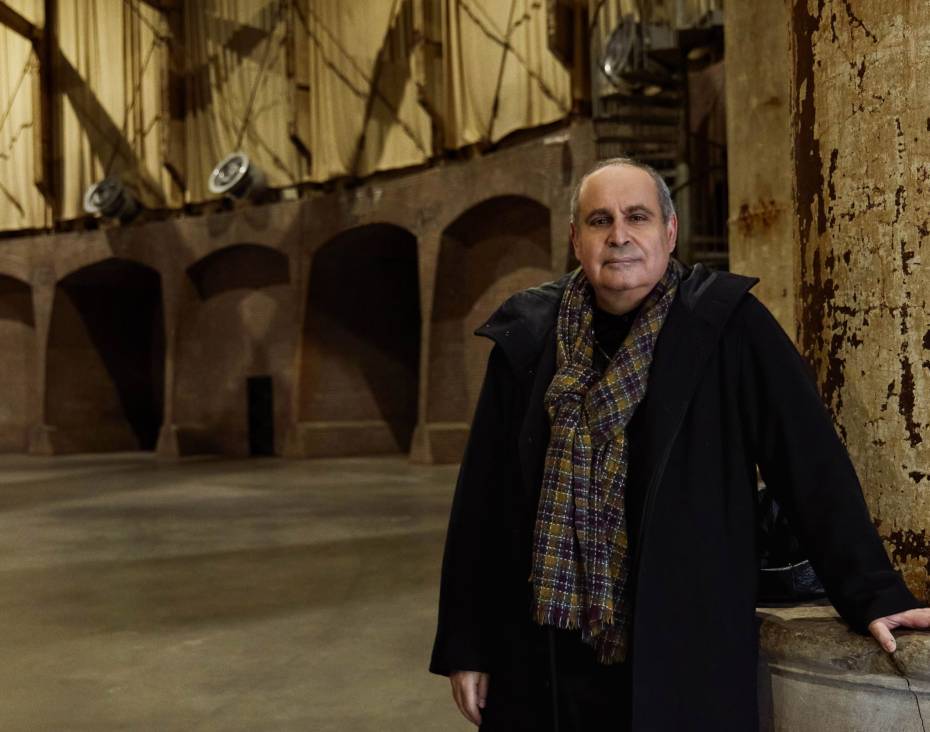 With great shock and sadness, we've learned of the sudden passing of Pierre Audi (1957-2025). We will miss him tremendously as an artistic influence in the performing arts and as a cherished partner and friend to our orchestra. We will vividly remember his 1996 production of Schoenberg’s opera Moses und Aron and his role as creative partner from 2021 until 2024. Our thoughts are with his family.