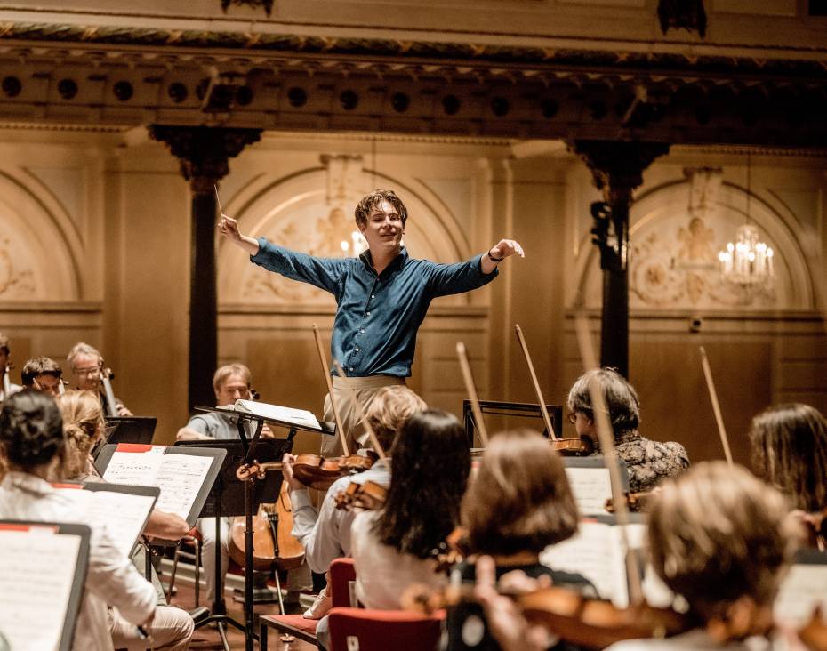 Choose from familiar symphonic repertoire, recently composed works, and exciting productions featuring great conductors and outstanding soloists.