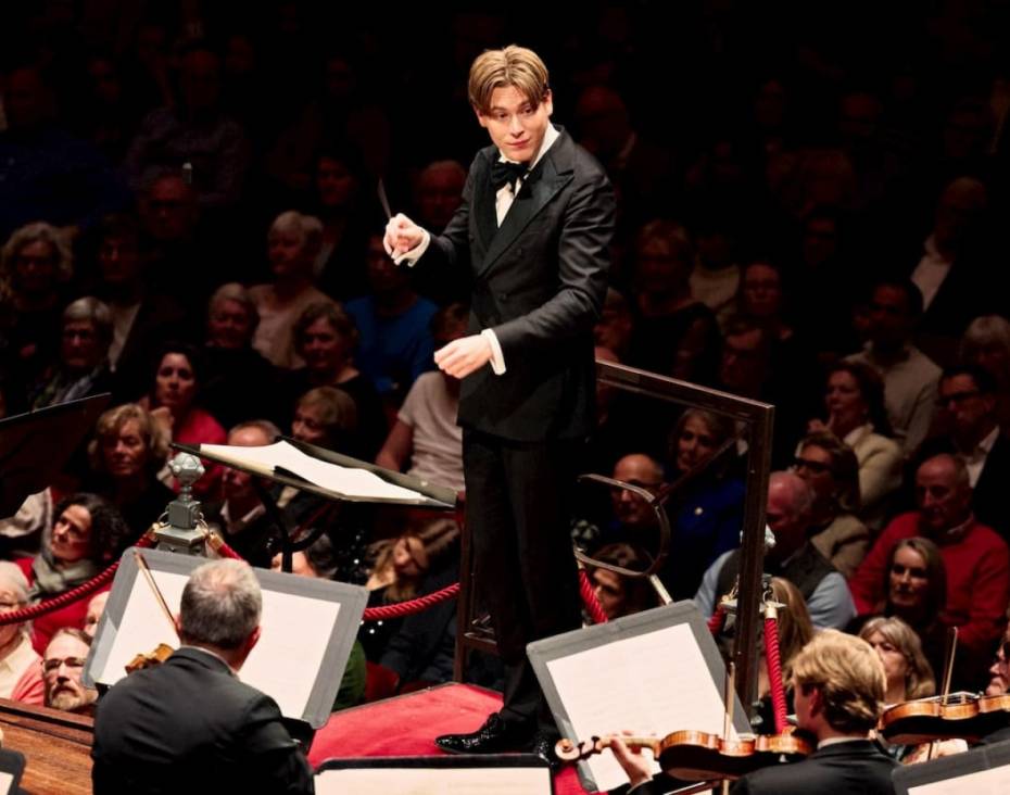 On 2 April 2024, Klaus Mäkelä was appointed as the next Music Director of the Chicago Symphony Orchestra, a commitment that begins in September 2027, coinciding with his inauguration as chief conductor of the Royal Concertgebouw Orchestra.