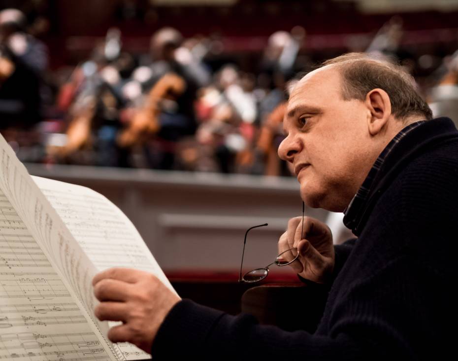Sommige componisten zijn echte meestervertellers! In een sfeervol concert leidt Semyon Bychkov de Prager Sinfonie van Detlev Glanert, voormalig huiscomponist van het Concertgebouworkest.