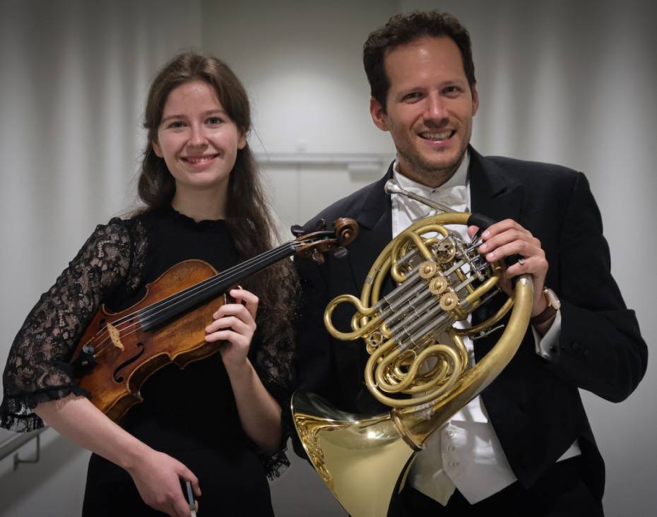 We zijn twee nieuwe musici rijker! Nadia Ettinger, vorig seizoen nog academiste, treedt toe tot de tweede violen. Jonathan Wegloop completeert de hoorngroep.