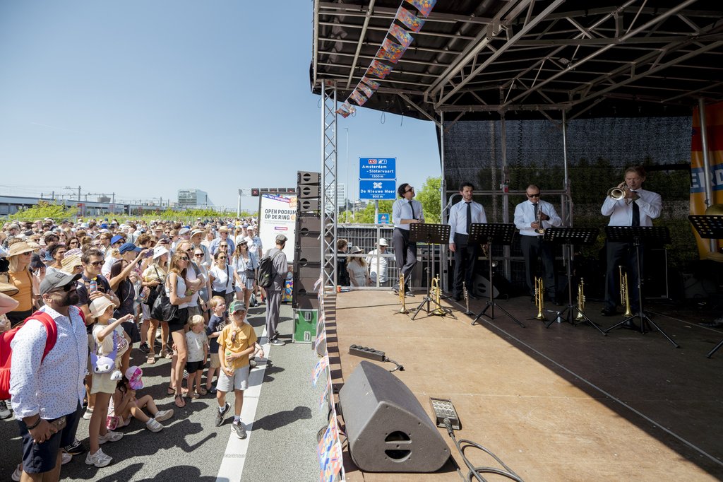 Koperblazers geven een concert op de Ring A10