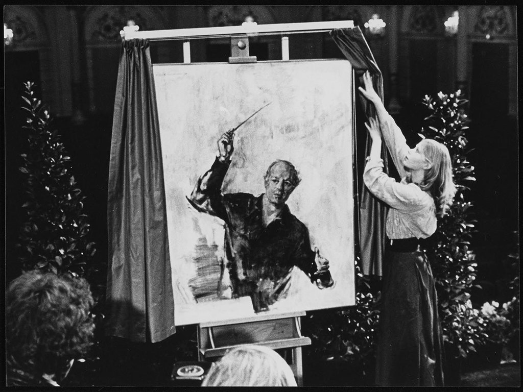 1978 - Onthulling van het geschilderde portret van Bernard Haitink op het podium van de Grote Zaal van Het Concertgebouw