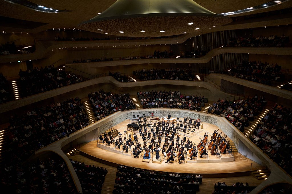Het laatste concert speelt het Concertgebouworkest Young in de prachtige Elbphilharmonie in Hamburg.