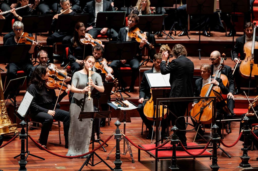 251015_Concertgebouworkest_Emelyanychev_cr_Veerle Bastiaanssen_1804_Horsch_small
