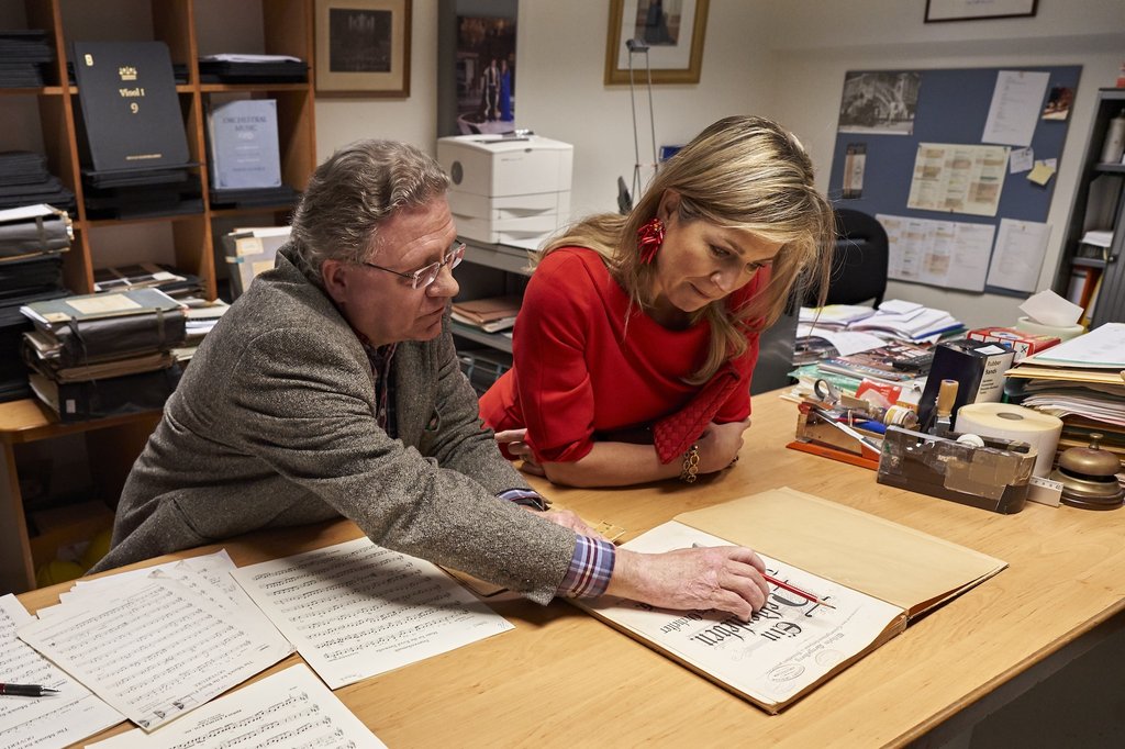 Bibliothecaris Douwe Zuidema en Koningin Máxima