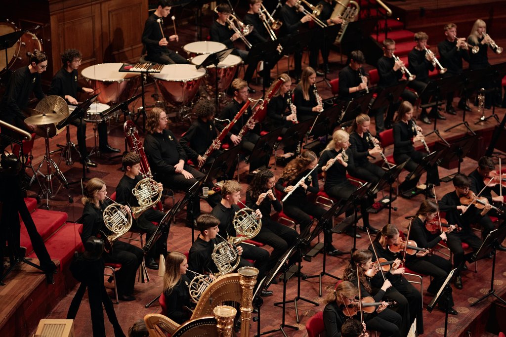 Na de pauze speelt het Concertgebouworkest Young de dynamische Vijfde symfonie van Sjostakovitsj.