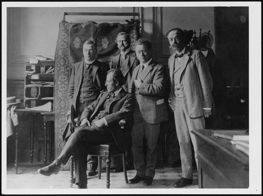 1909 – At the Concertgebouw in Amsterdam: (from left to right) Cornelis Dopper, Gustav Mahler, H. Freijer, Willem Mengelberg and Alphons Diepenbrock.