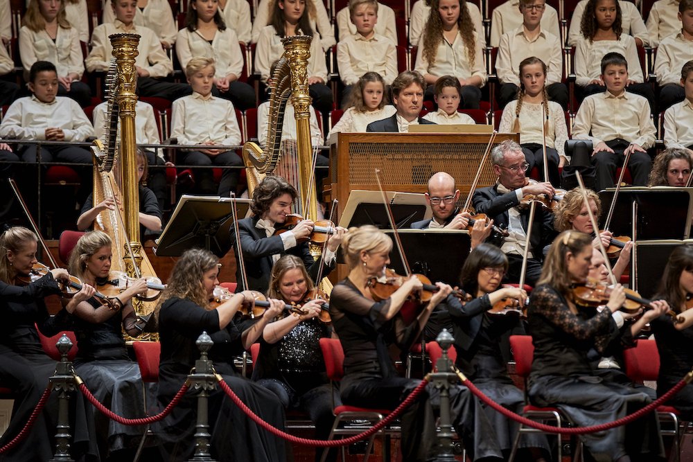 rco__semyon_bychkov__amp__kinderen_uit_het_nationaal_kinderkoor_en_nationaal_jongenskoor_-_25-12-18_-_milagro_elstak_-_dsc02316