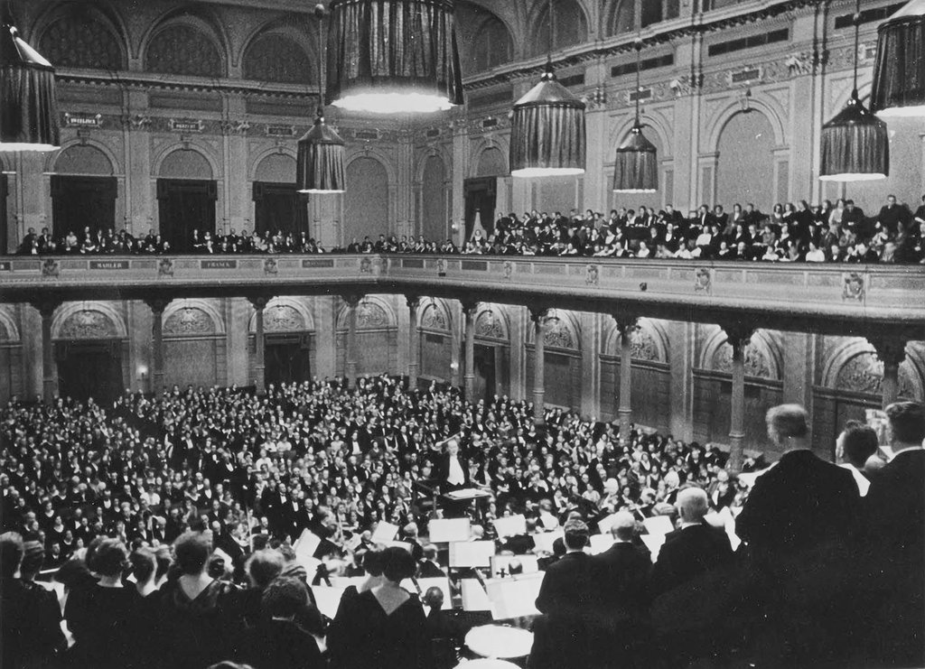 Willem Mengelberg dirigeert Concertgebouworkest tijdens uitverkocht concert