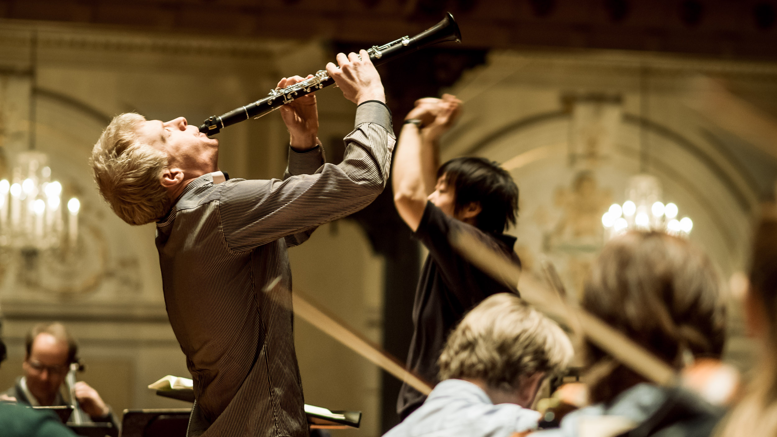 2014 - Clarinetist Martin Fröst during the rehearsal ofAnders Hillberg's 'Peacock Tales' with conductor Xian Zhang. (photo: Renske Vrolijk)